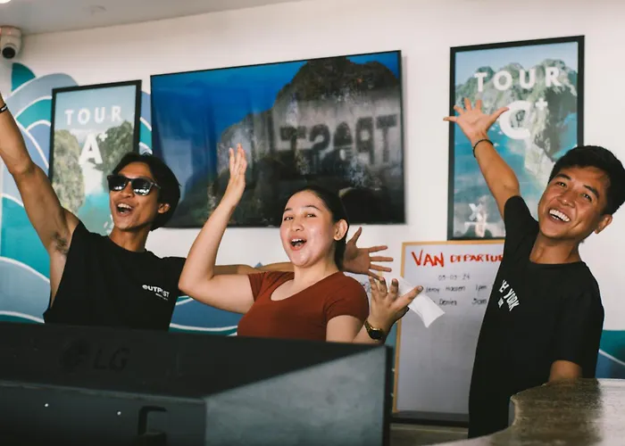 Outpost Beach Hostel El Nido